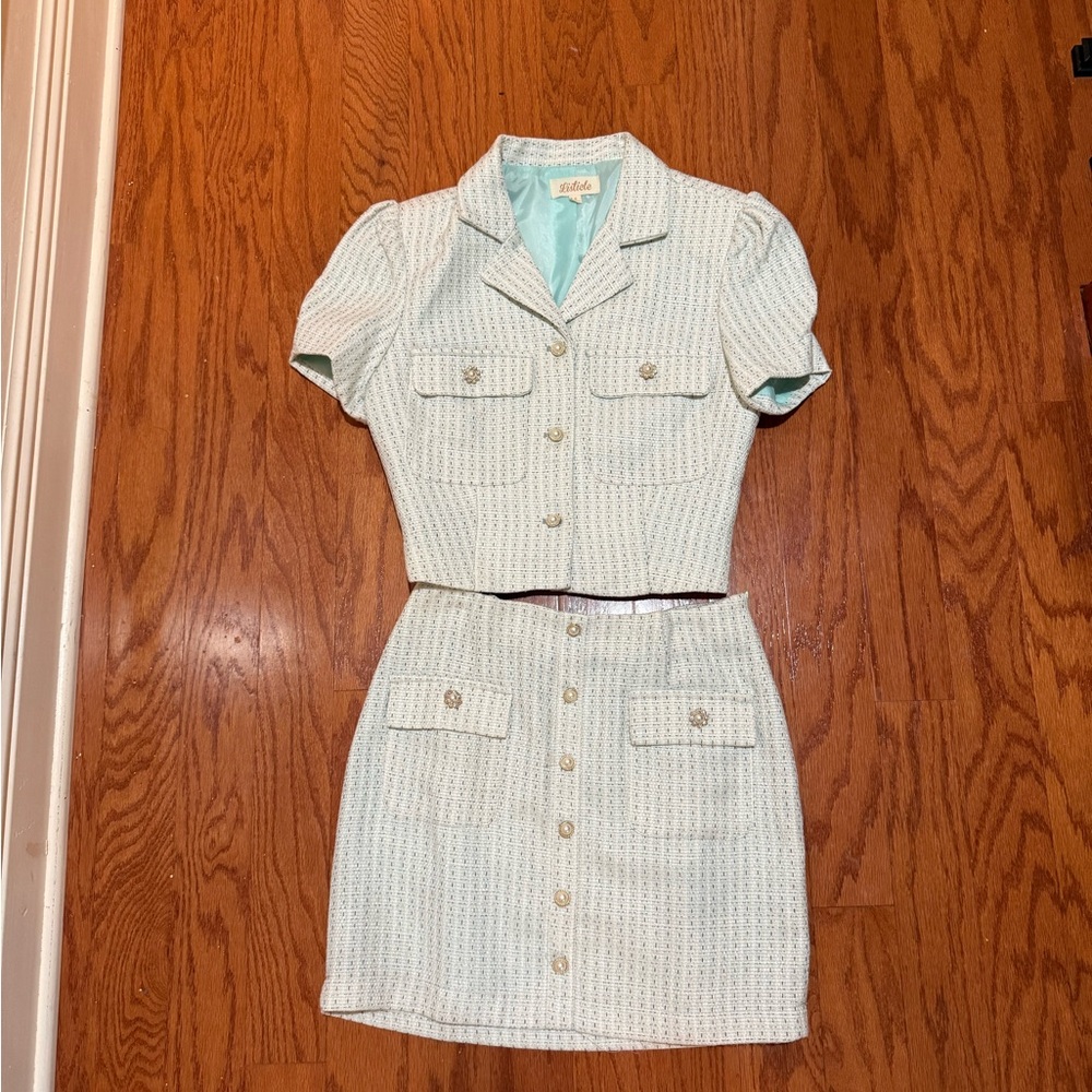 Chic Two-Piece Skirt Suit in Light Blue